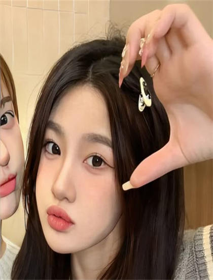 《小鬼出招》不同结局版本比较：导演剪辑版差异分析